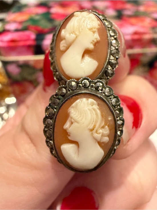 Jewelry - Vintage Geniune Shell Cameo in Cream and Brown, Screw Ons